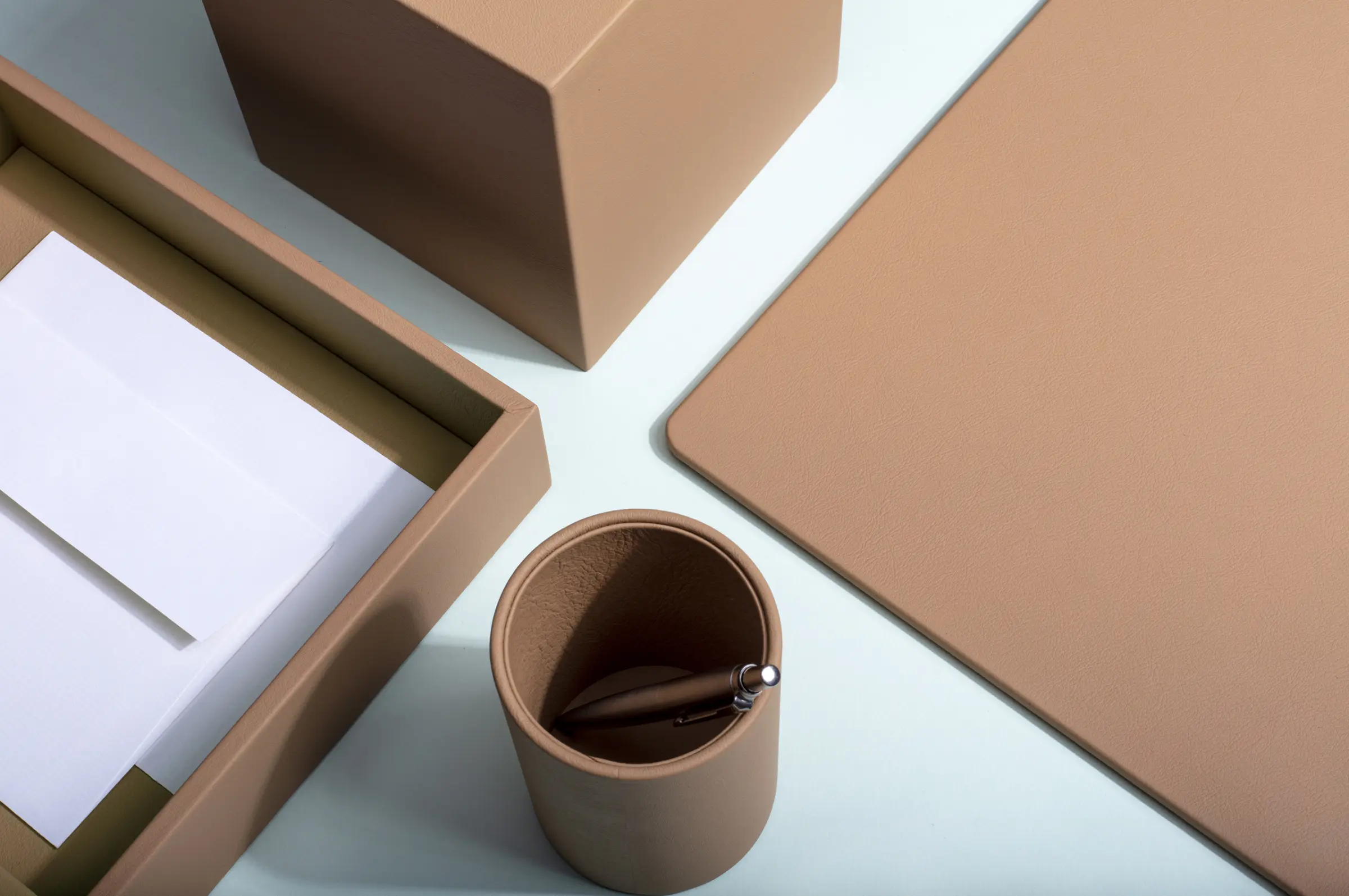 Made in Leather Desk Set3